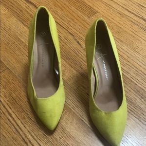 Cute yellow heels for any occasion
